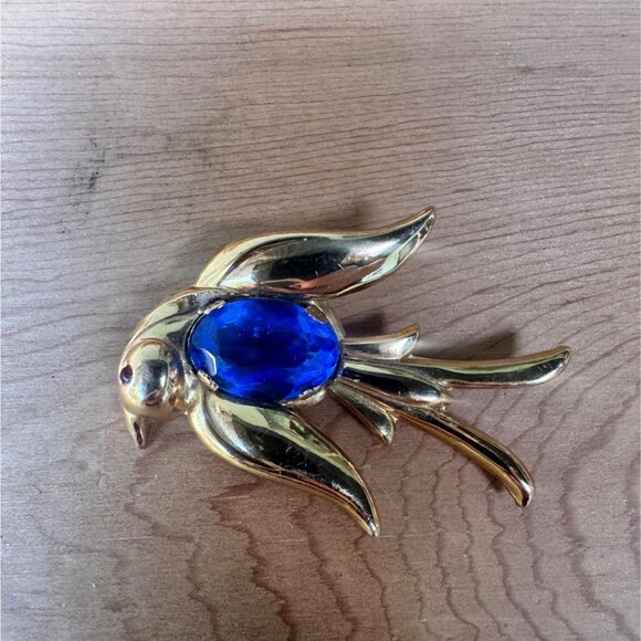 Coro Bird Brooch Gold-Tone Blue Glass Stone Mid-Century Jewelry Retro Pin - Picture 1 of 8